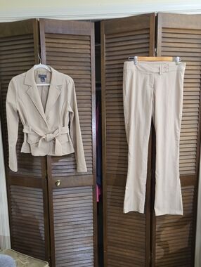 JAMIE  NICOLE Tailored Beige Belted Blazer and Straight-Leg Trousers